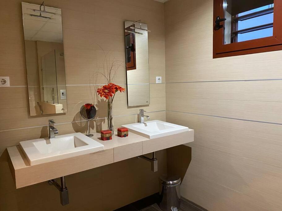 Modern 5-Bedroom Villa With Pool Montequinto Esterno foto