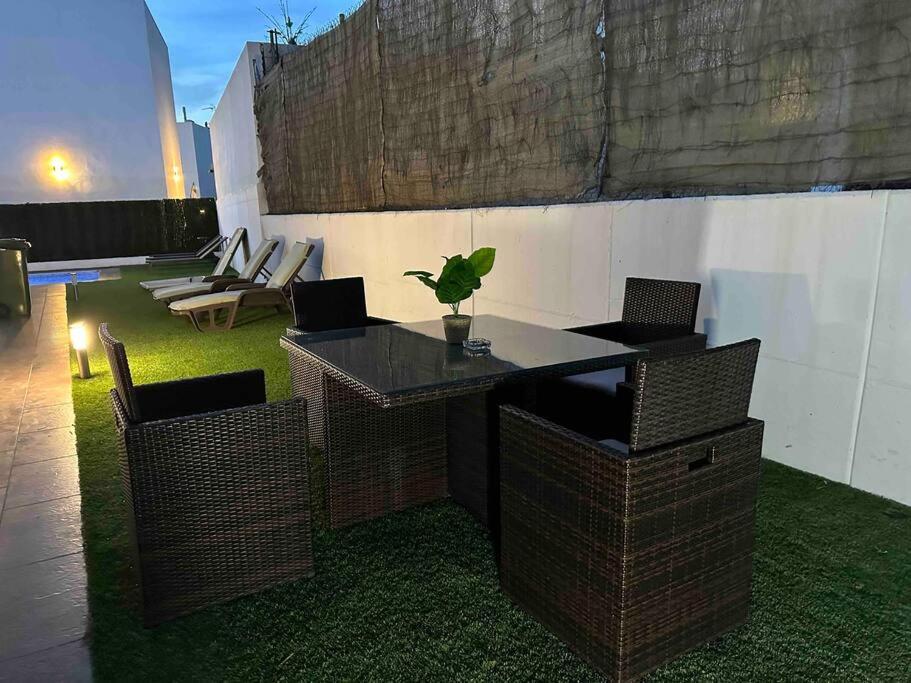 Modern 5-Bedroom Villa With Pool Montequinto Esterno foto