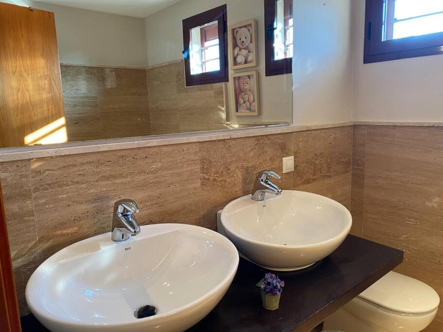 Modern 5-Bedroom Villa With Pool Montequinto Esterno foto