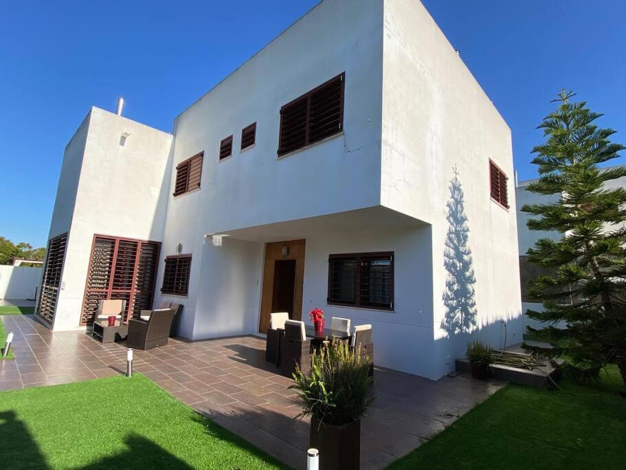 Modern 5-Bedroom Villa With Pool Montequinto Esterno foto