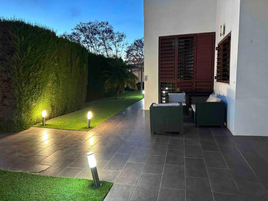 Modern 5-Bedroom Villa With Pool Montequinto Esterno foto