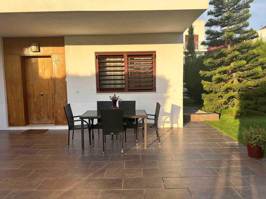 Modern 5-Bedroom Villa With Pool Montequinto Esterno foto